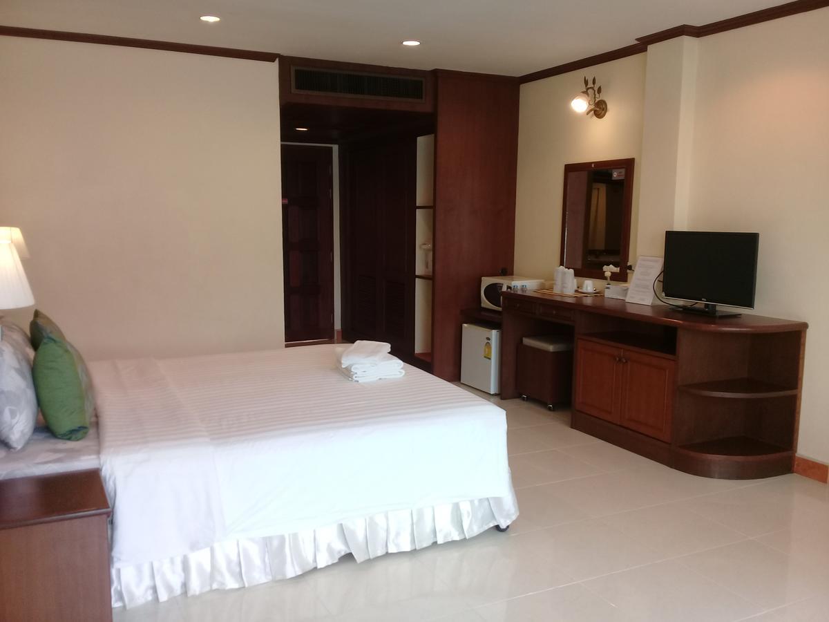 Ban Tyrol Hotel Patong Bagian luar foto