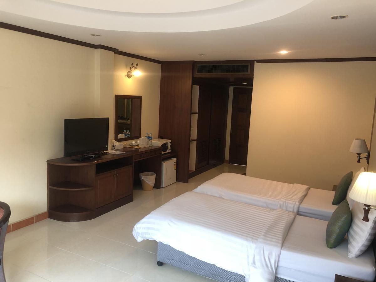 Ban Tyrol Hotel Patong Bagian luar foto