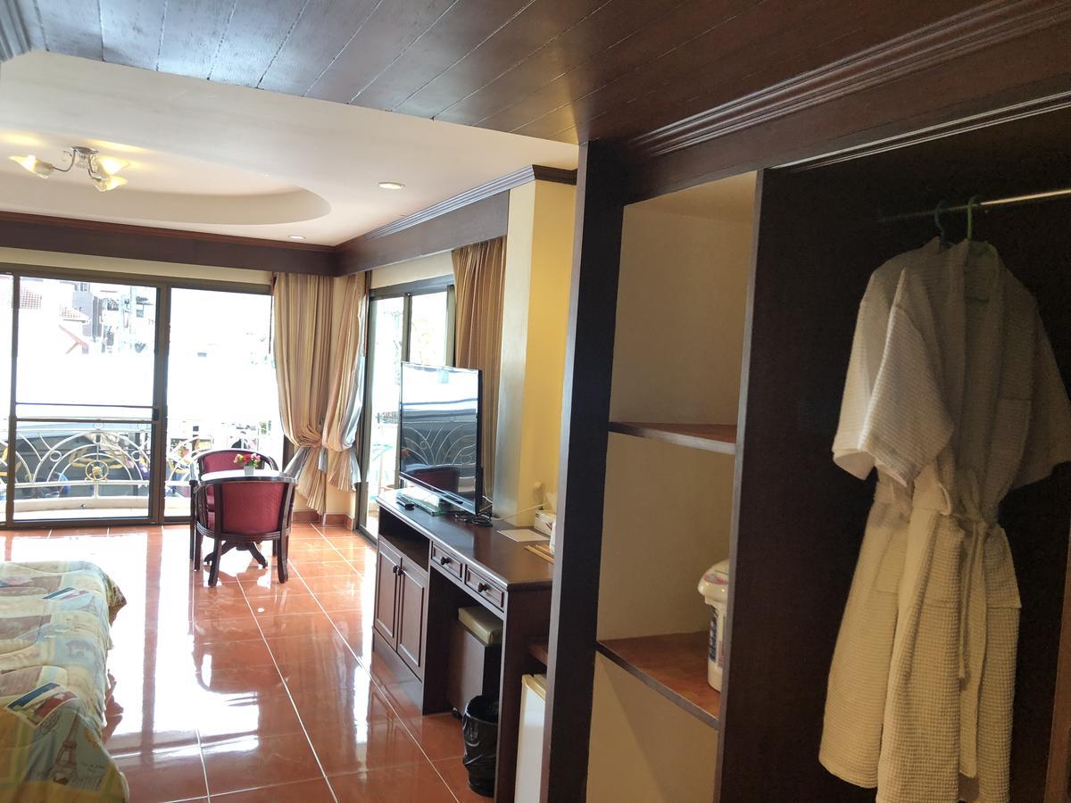 Ban Tyrol Hotel Patong Bagian luar foto