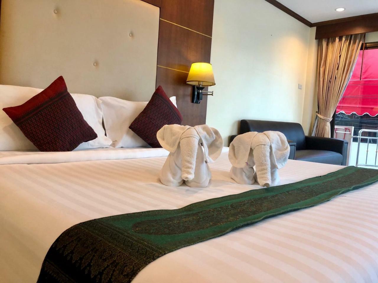 Ban Tyrol Hotel Patong Bagian luar foto
