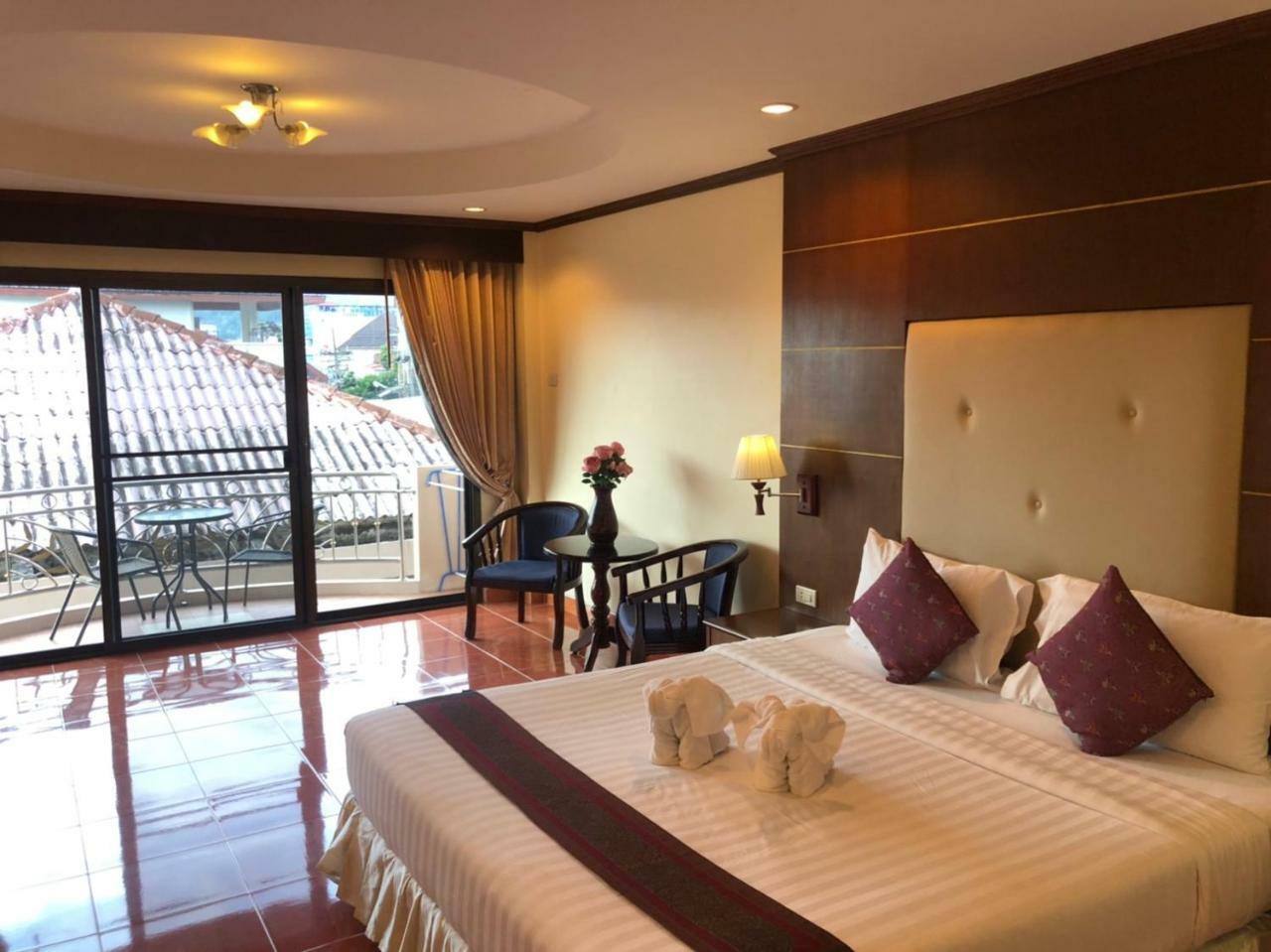 Ban Tyrol Hotel Patong Bagian luar foto