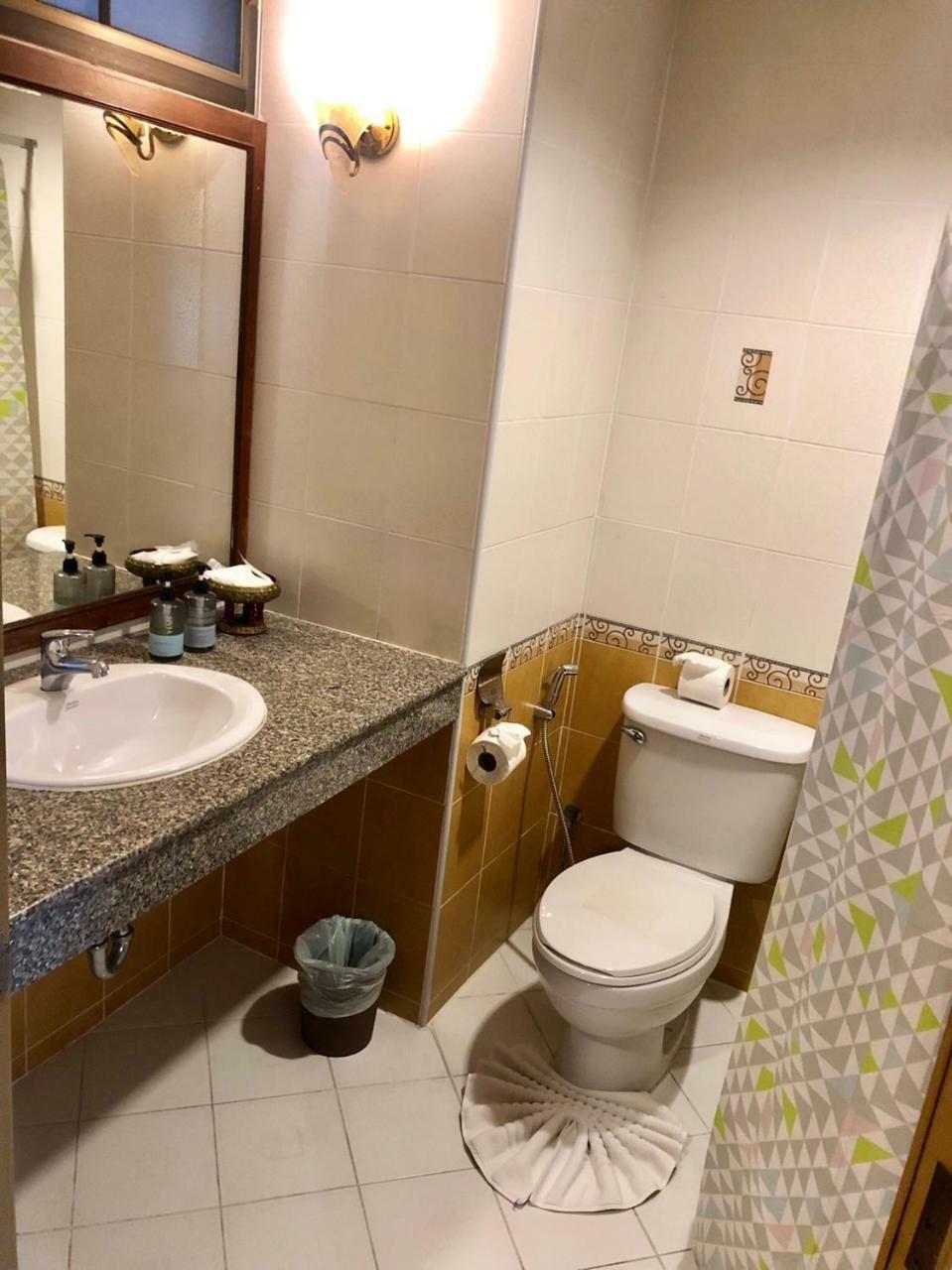 Ban Tyrol Hotel Patong Bagian luar foto