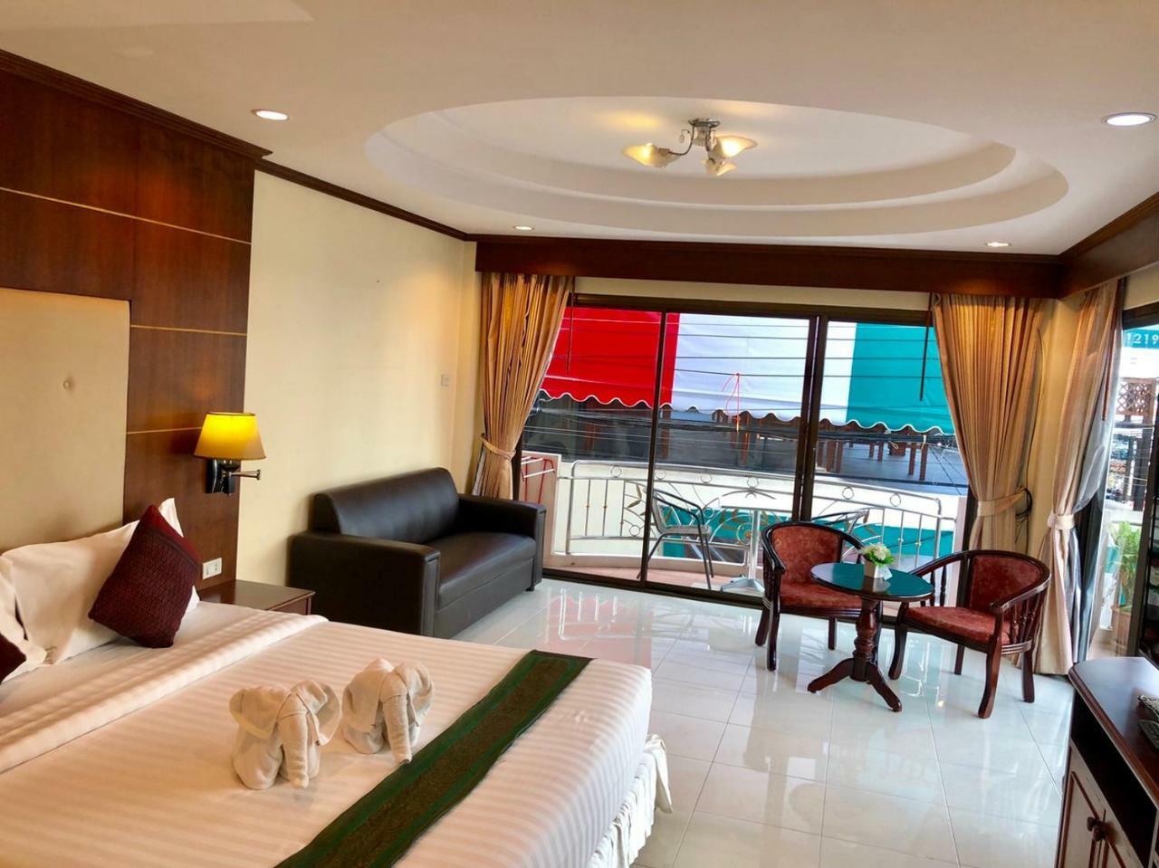 Ban Tyrol Hotel Patong Bagian luar foto